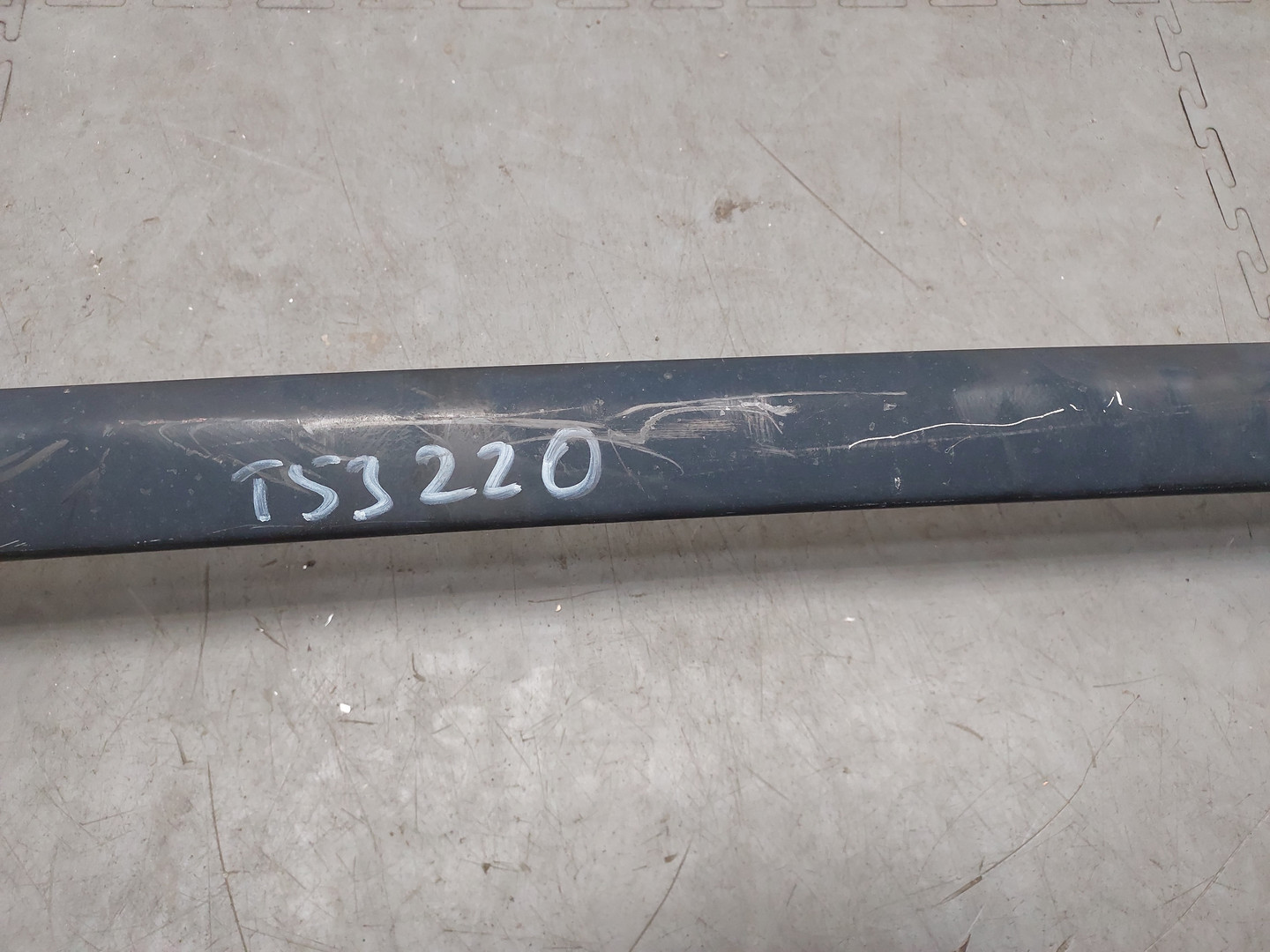 Рейлинг (релинг) правый (планка на крышу)