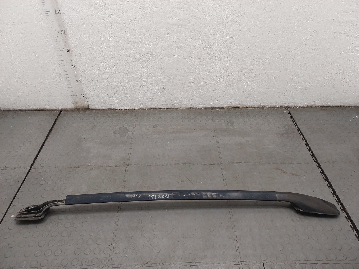 Рейлинг (релинг) правый (планка на крышу)