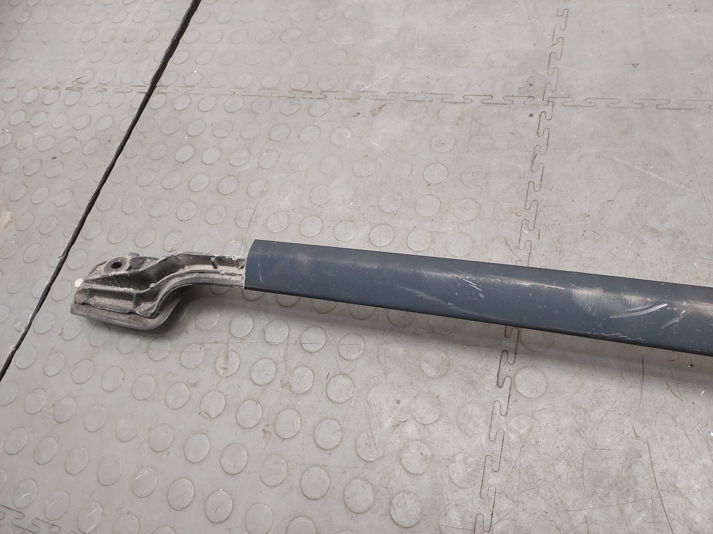 Рейлинг (релинг) правый (планка на крышу)