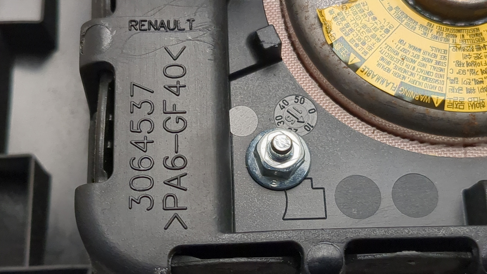 Подушка безопасности в рулевое колесо