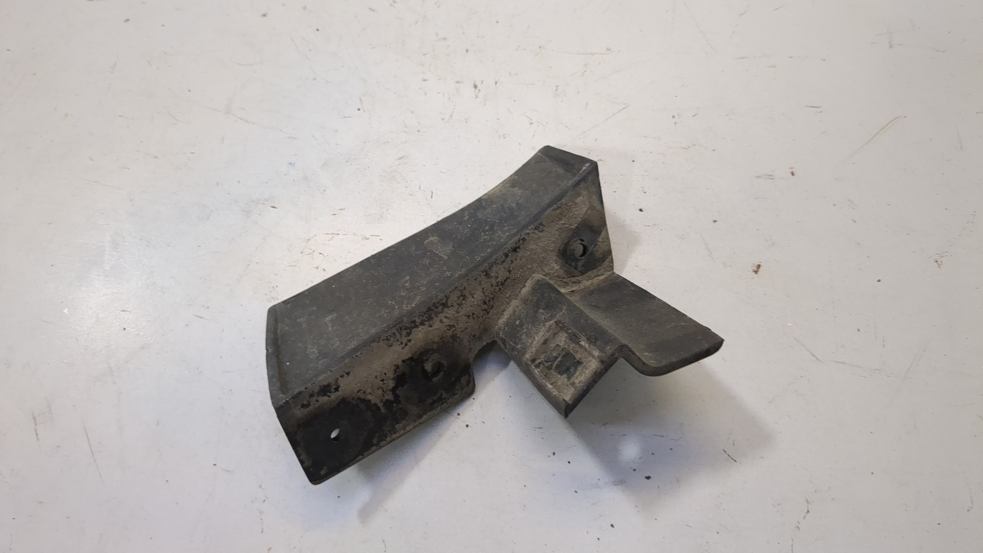 Брызговик задний правый