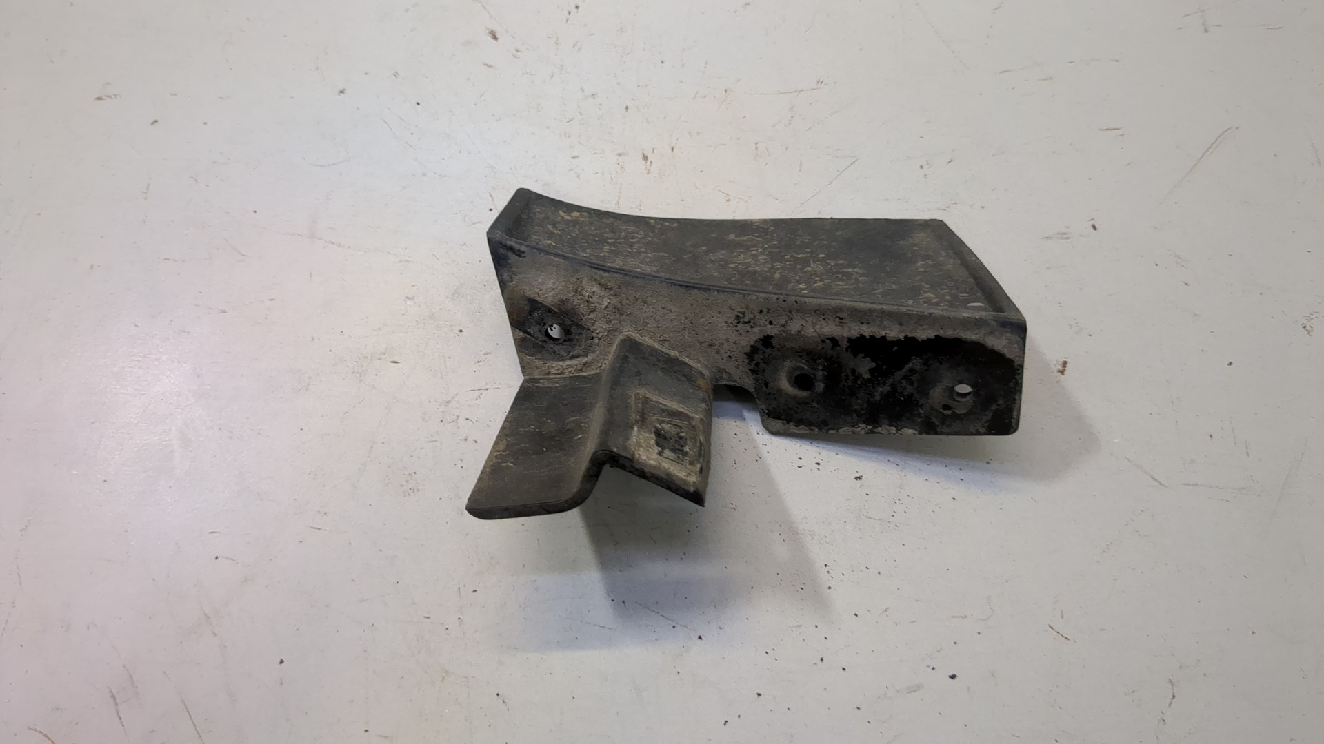 Брызговик задний левый