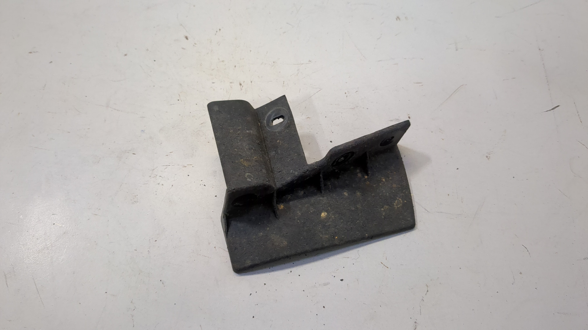 Брызговик задний левый