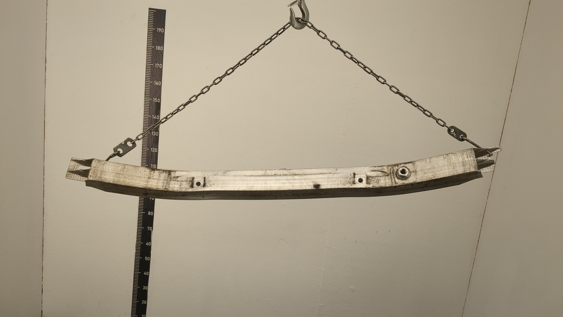 Усилитель переднего бампера