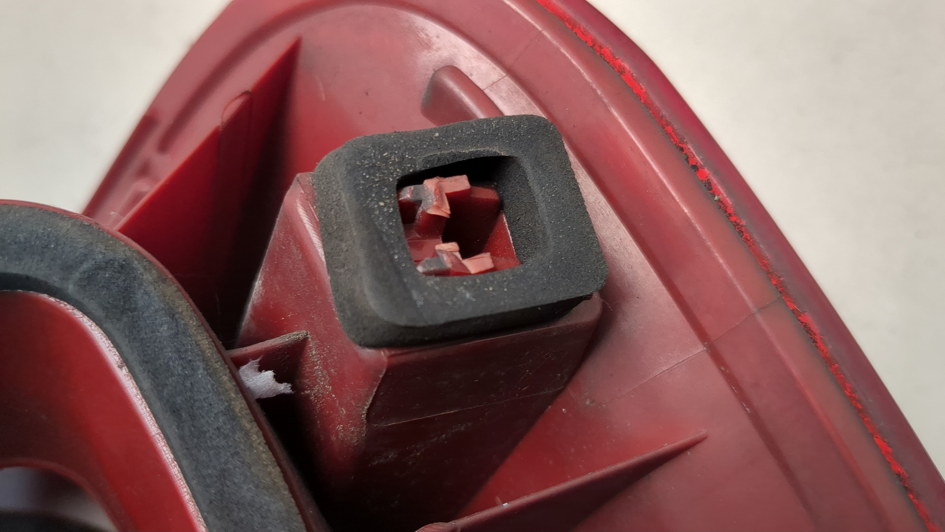 Фонарь задний левый