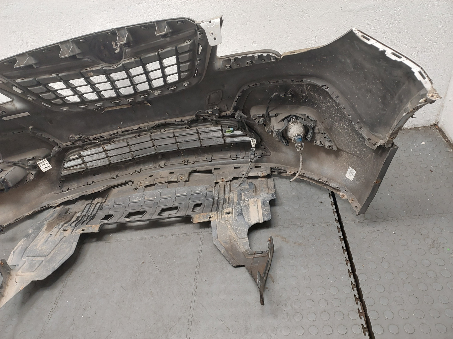 Бампер передний