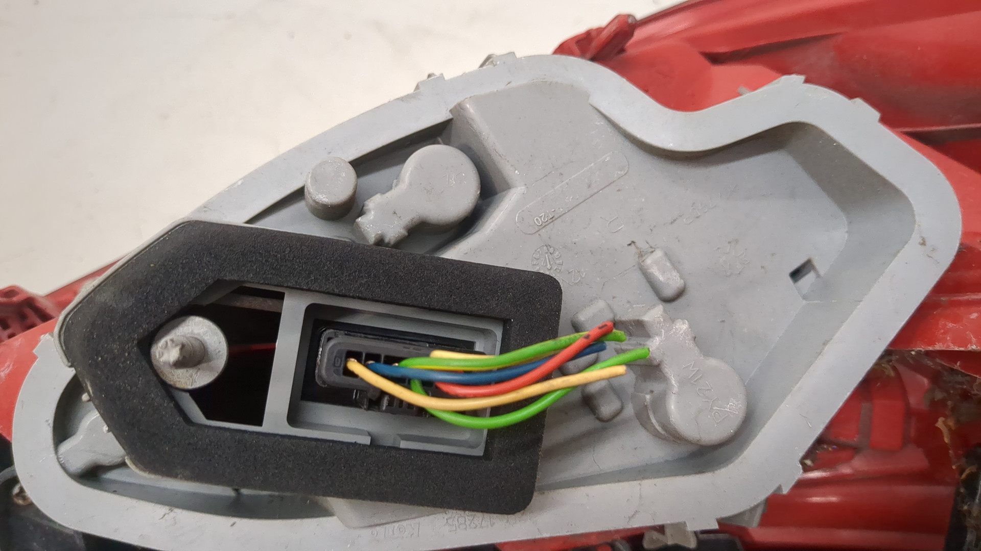 Фонарь задний правый