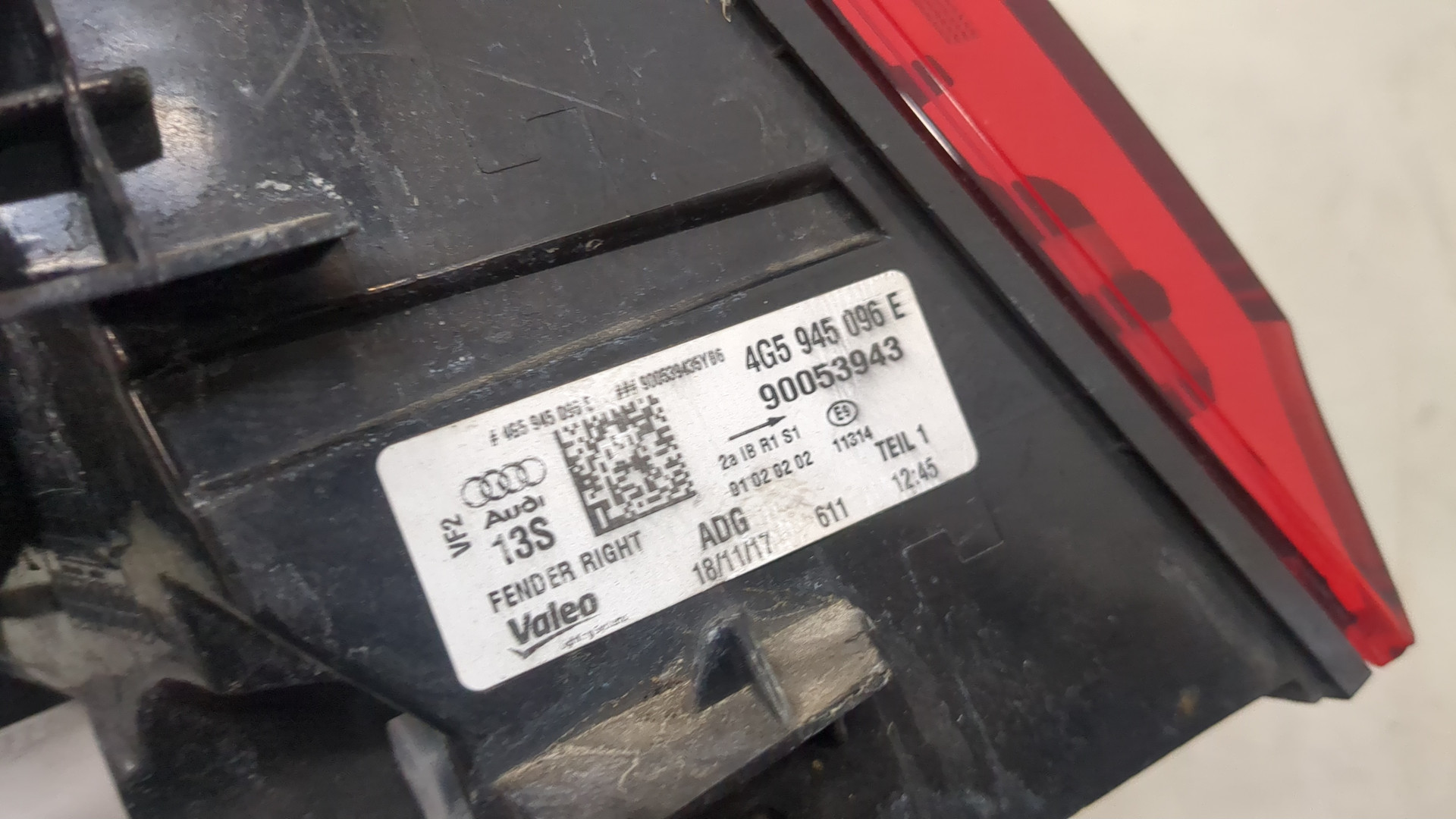 Фонарь задний правый