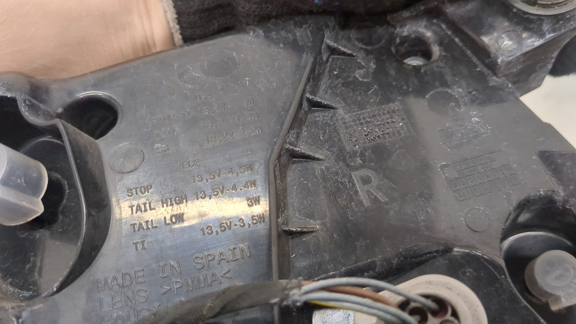 Фонарь задний правый