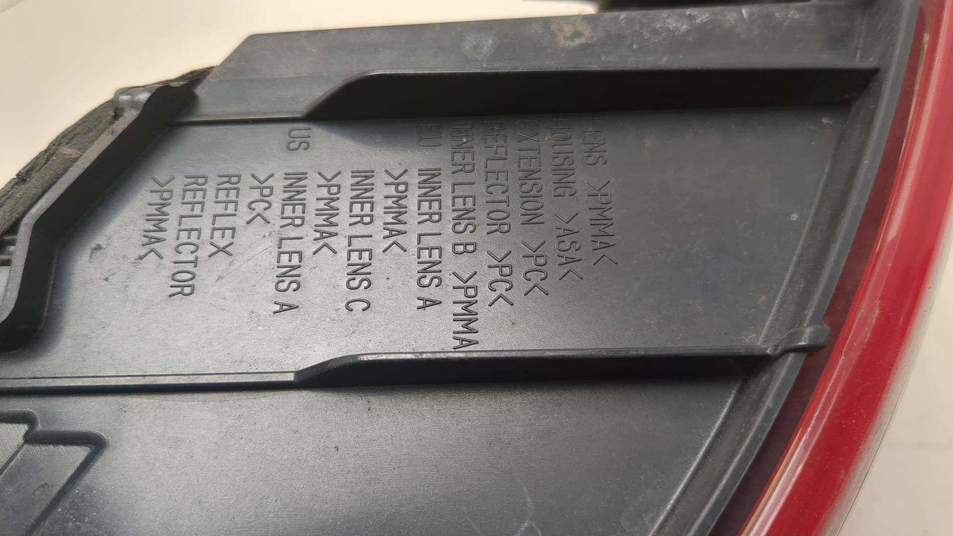 Фонарь задний правый