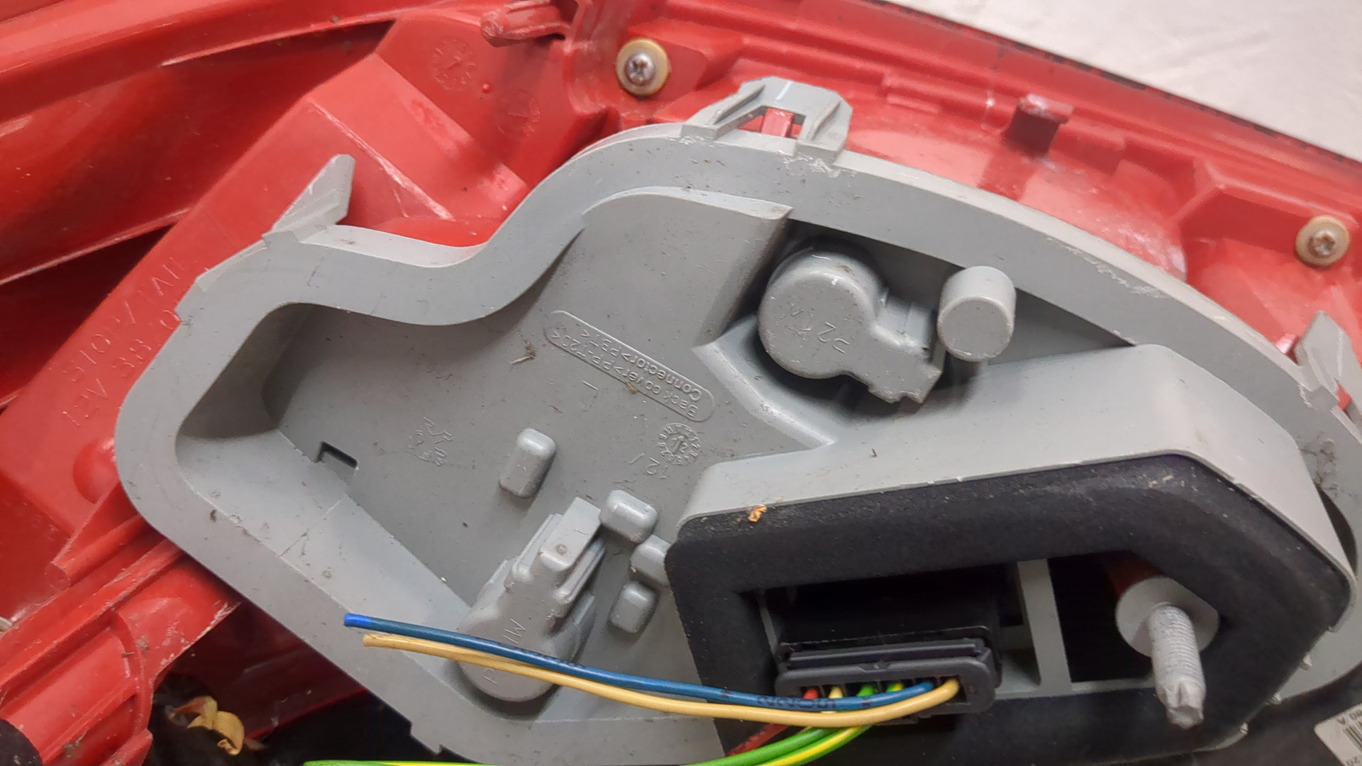 Фонарь задний левый