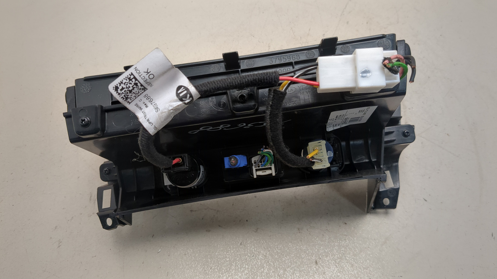 Гнездо AUX / USB IN