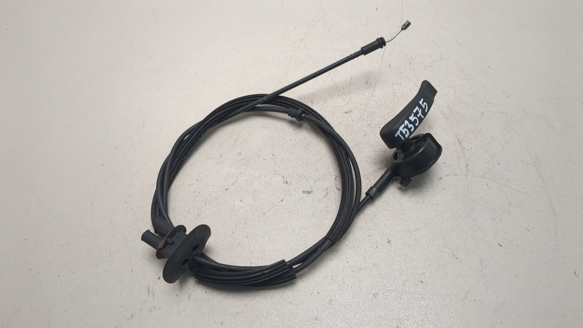 Трос открывания капота