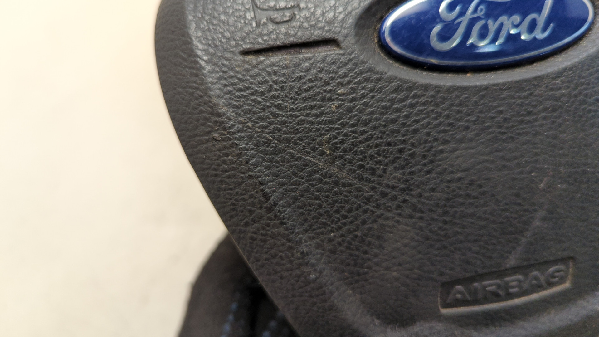 Подушка безопасности в рулевое колесо