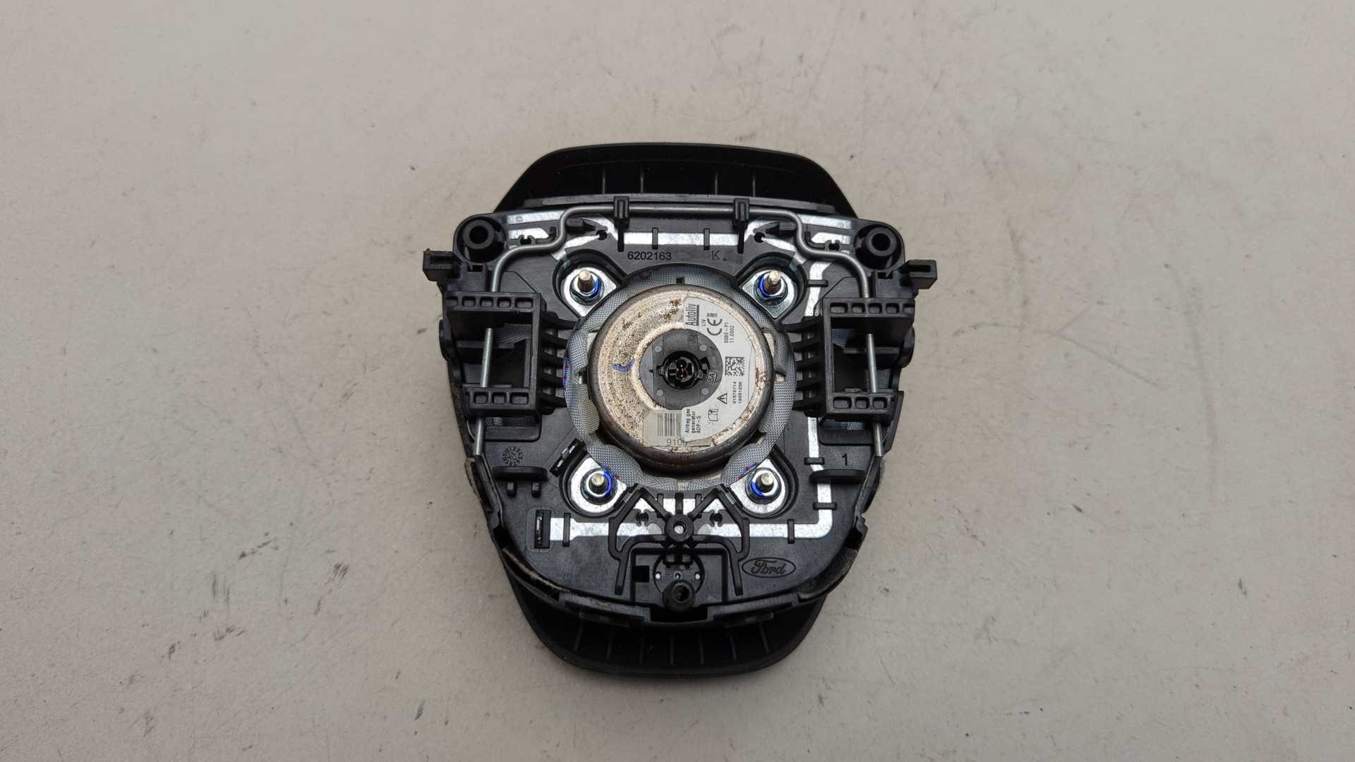 Подушка безопасности в рулевое колесо