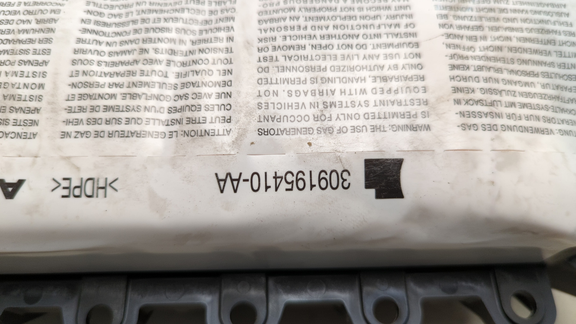 Подушка безопасности пассажирская (в торпедо)