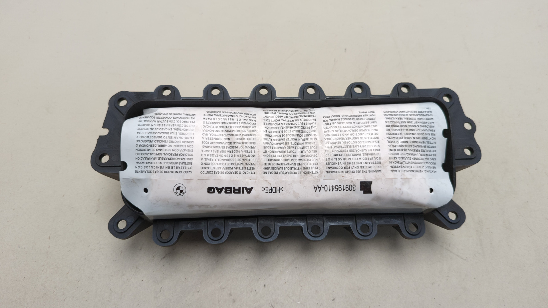 Подушка безопасности пассажирская (в торпедо)