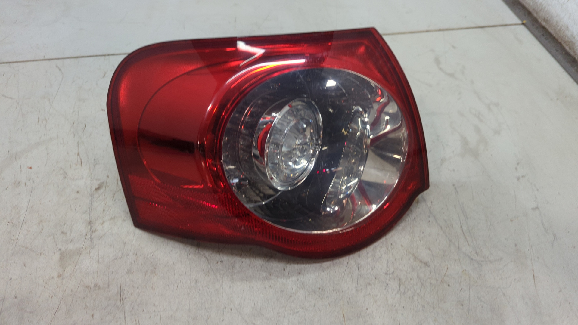 Фонарь задний левый