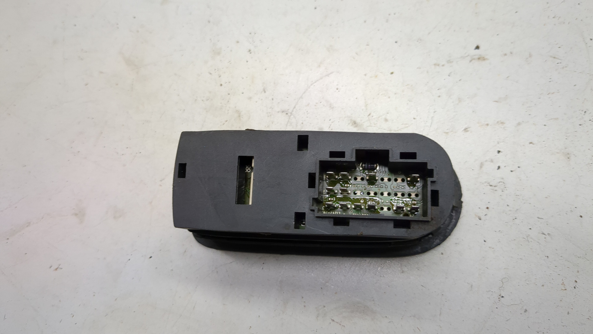 Кнопка стеклоподъемника