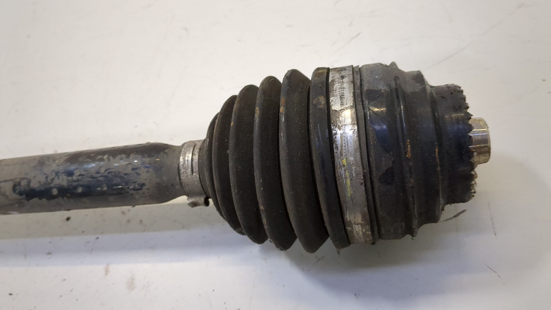 Полуось передняя левая