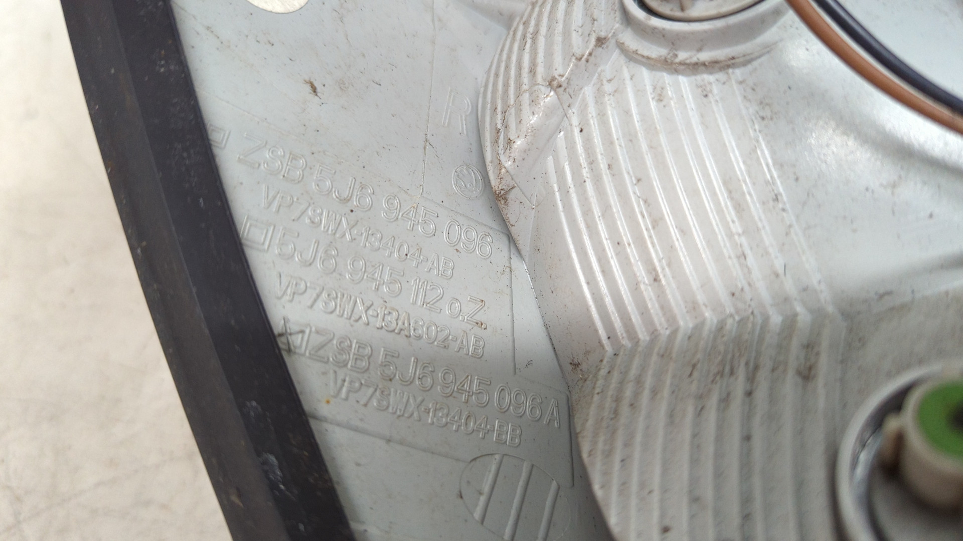 Фонарь задний правый