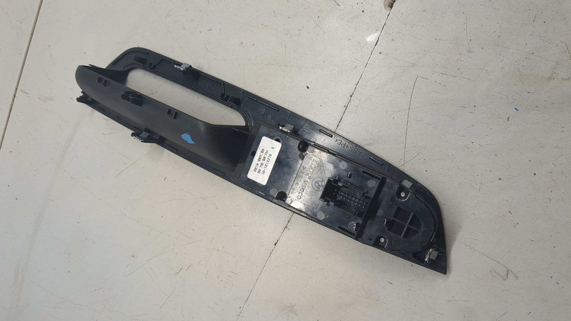 Кнопка стеклоподъемника