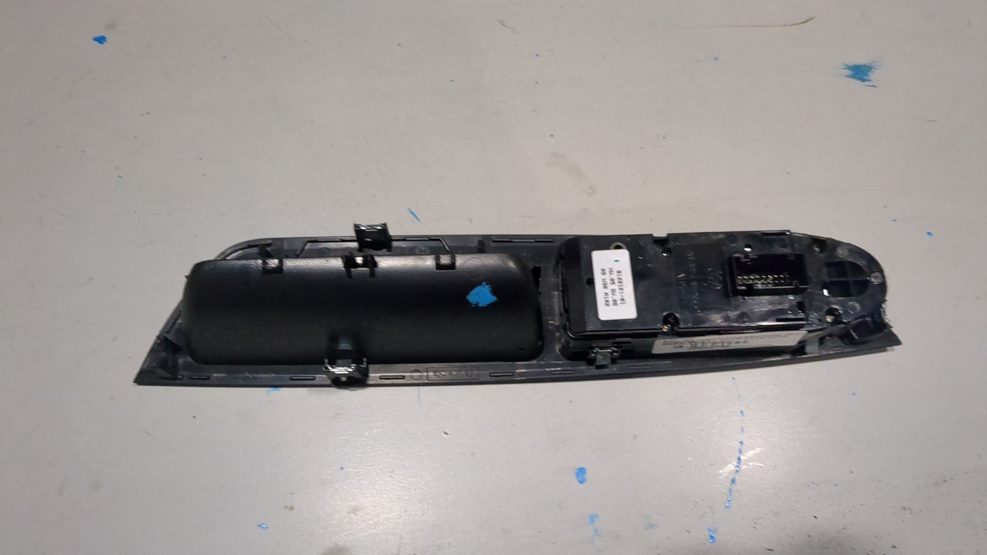 Кнопка стеклоподъемника