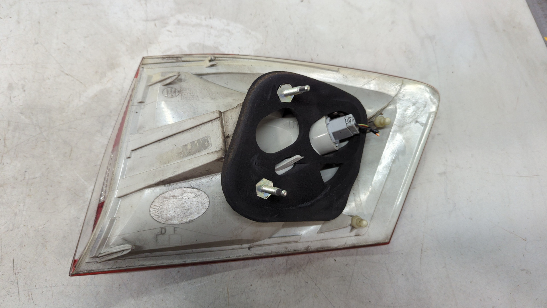 Фонарь задний левый