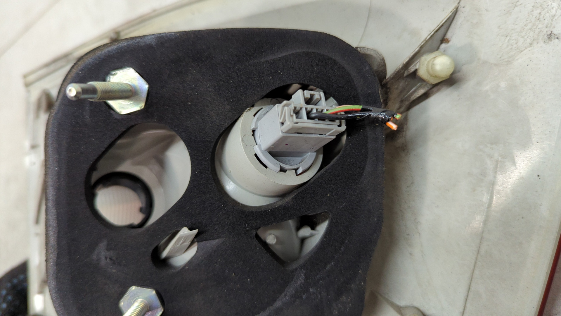 Фонарь задний левый