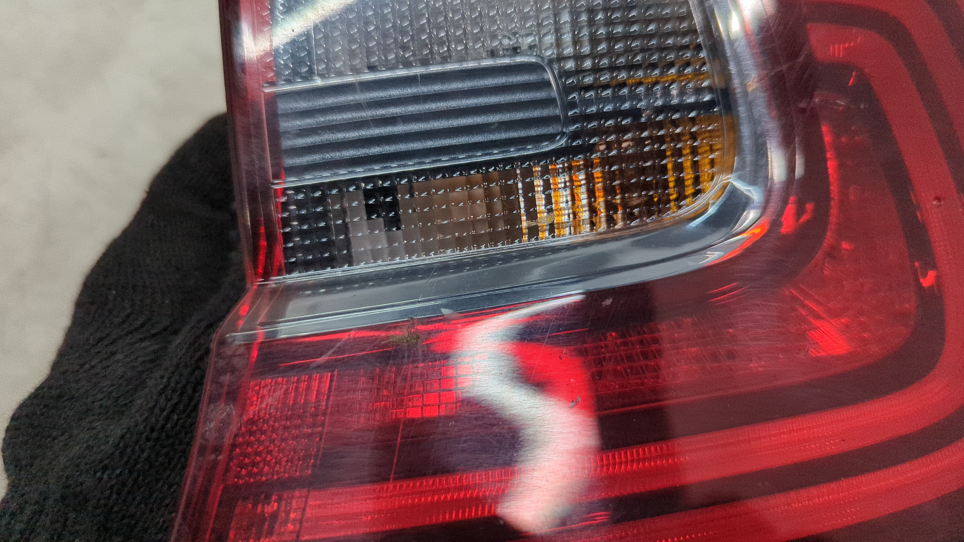 Фонарь задний правый