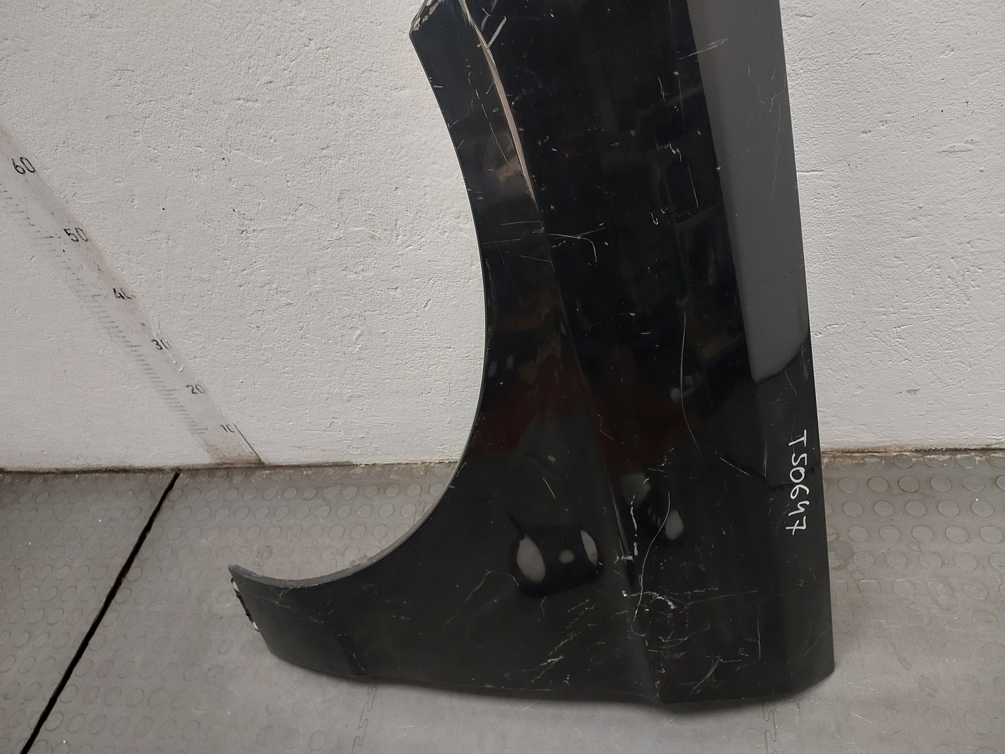 Крыло переднее левое