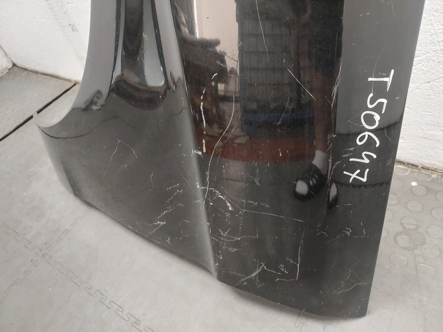 Крыло переднее левое