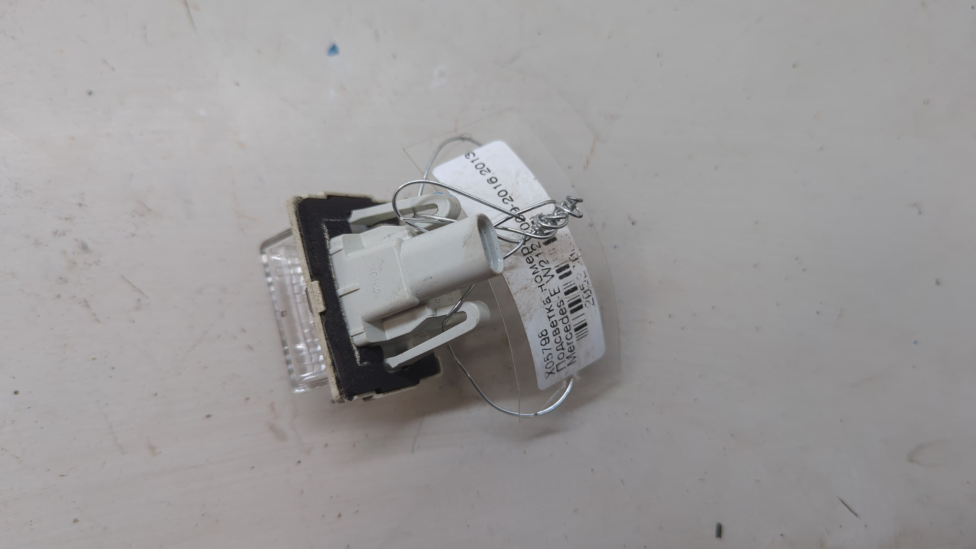 Фонарь подсветки номера