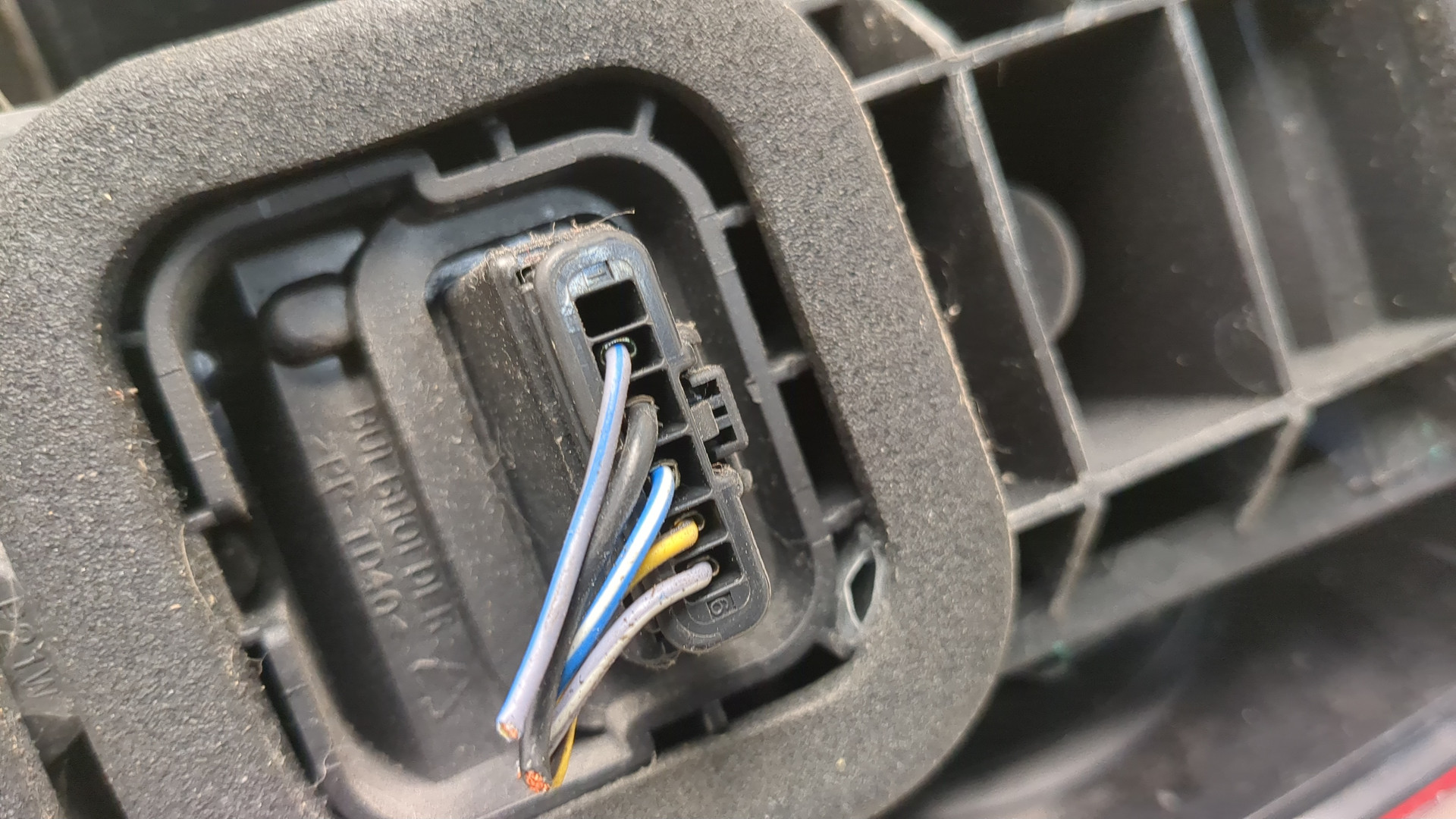 Фонарь задний левый