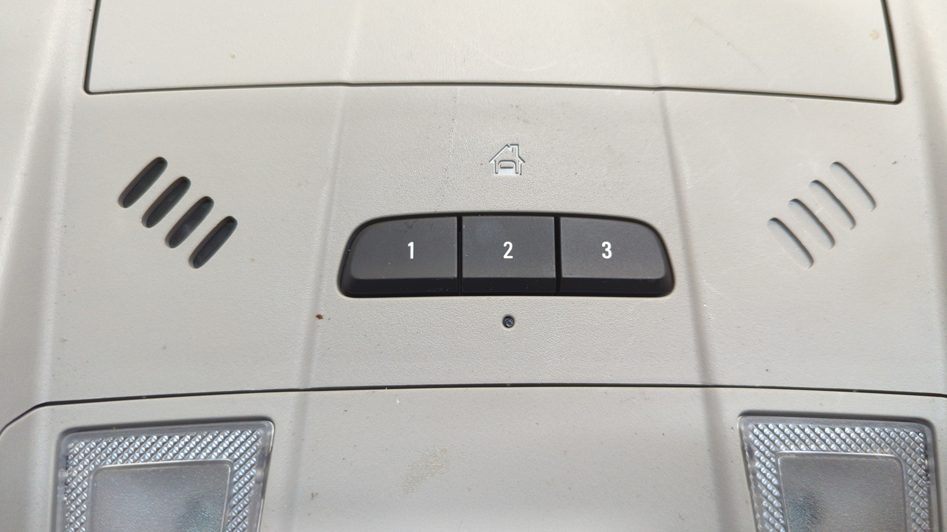 Плафон салонный