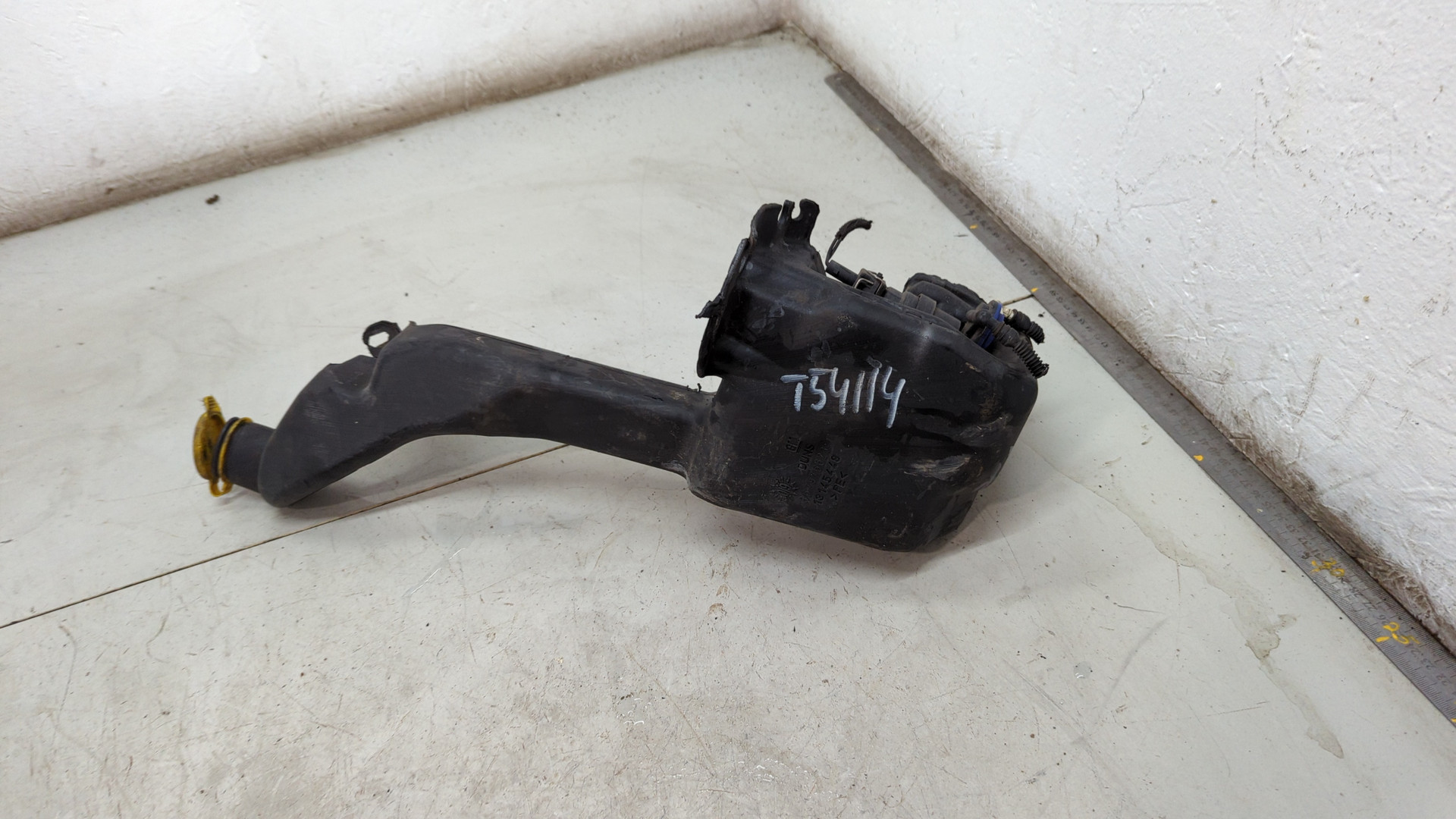 Бачок омывателя лобового стекла