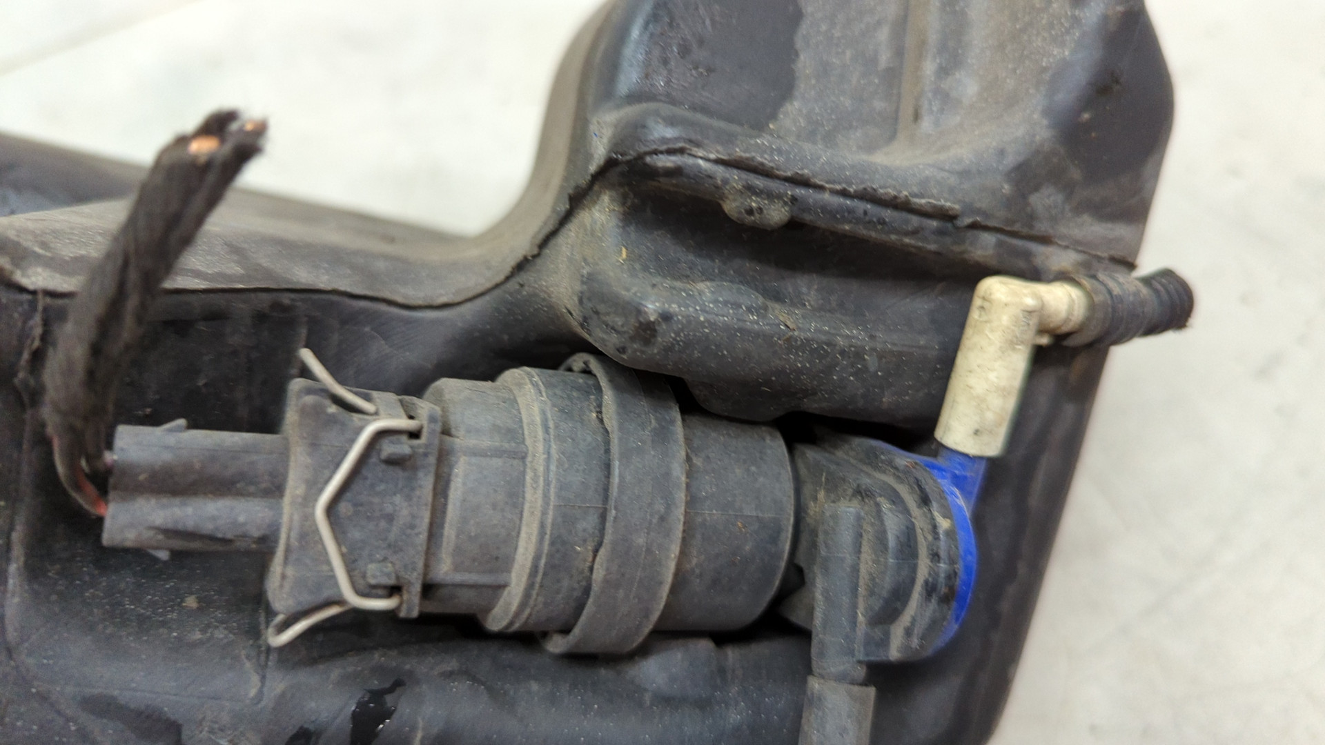 Бачок омывателя лобового стекла