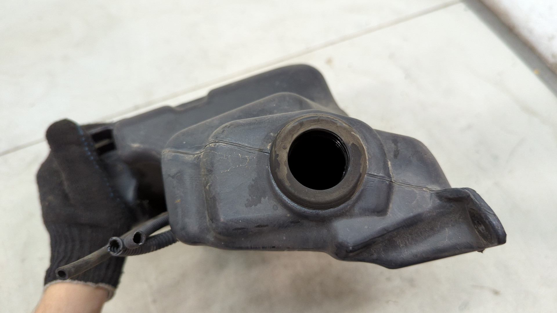 Бачок омывателя лобового стекла