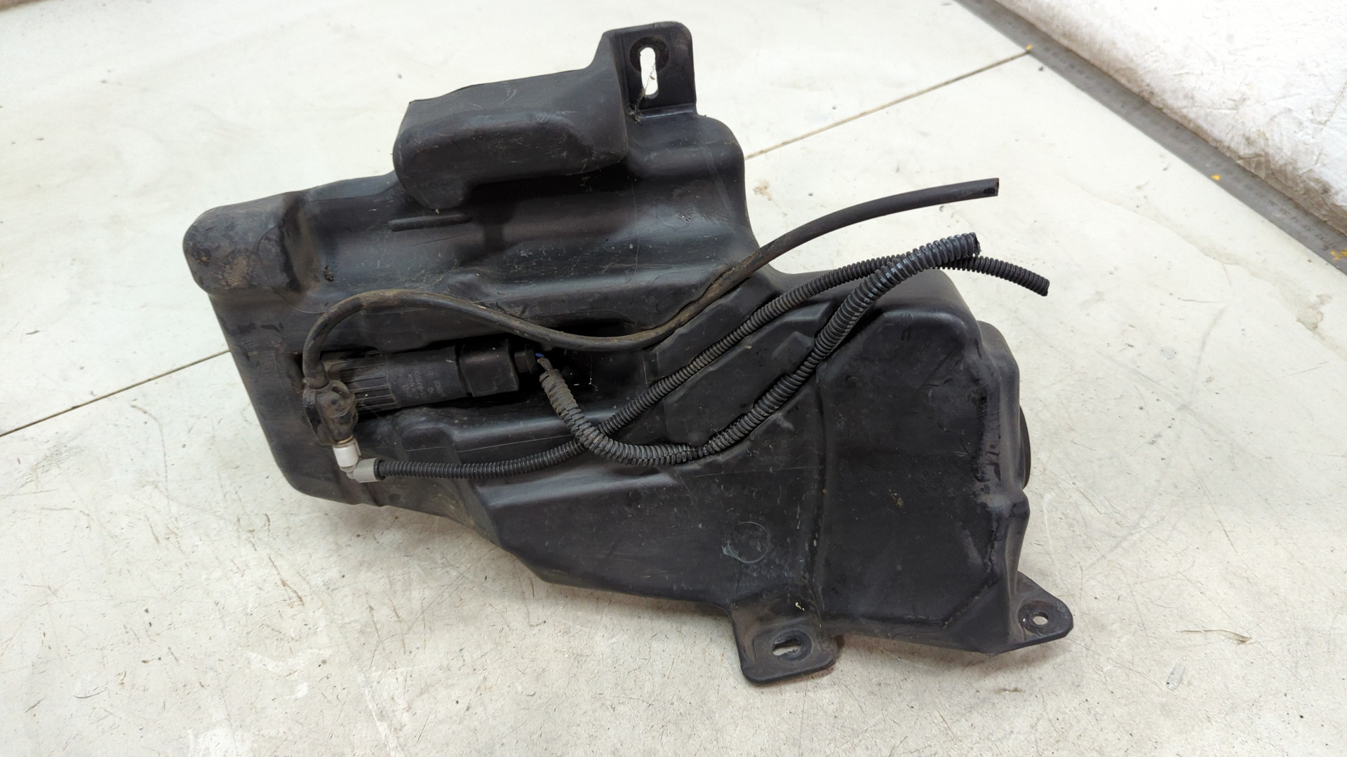 Бачок омывателя лобового стекла