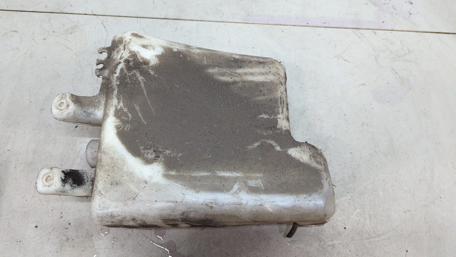 Бачок омывателя лобового стекла