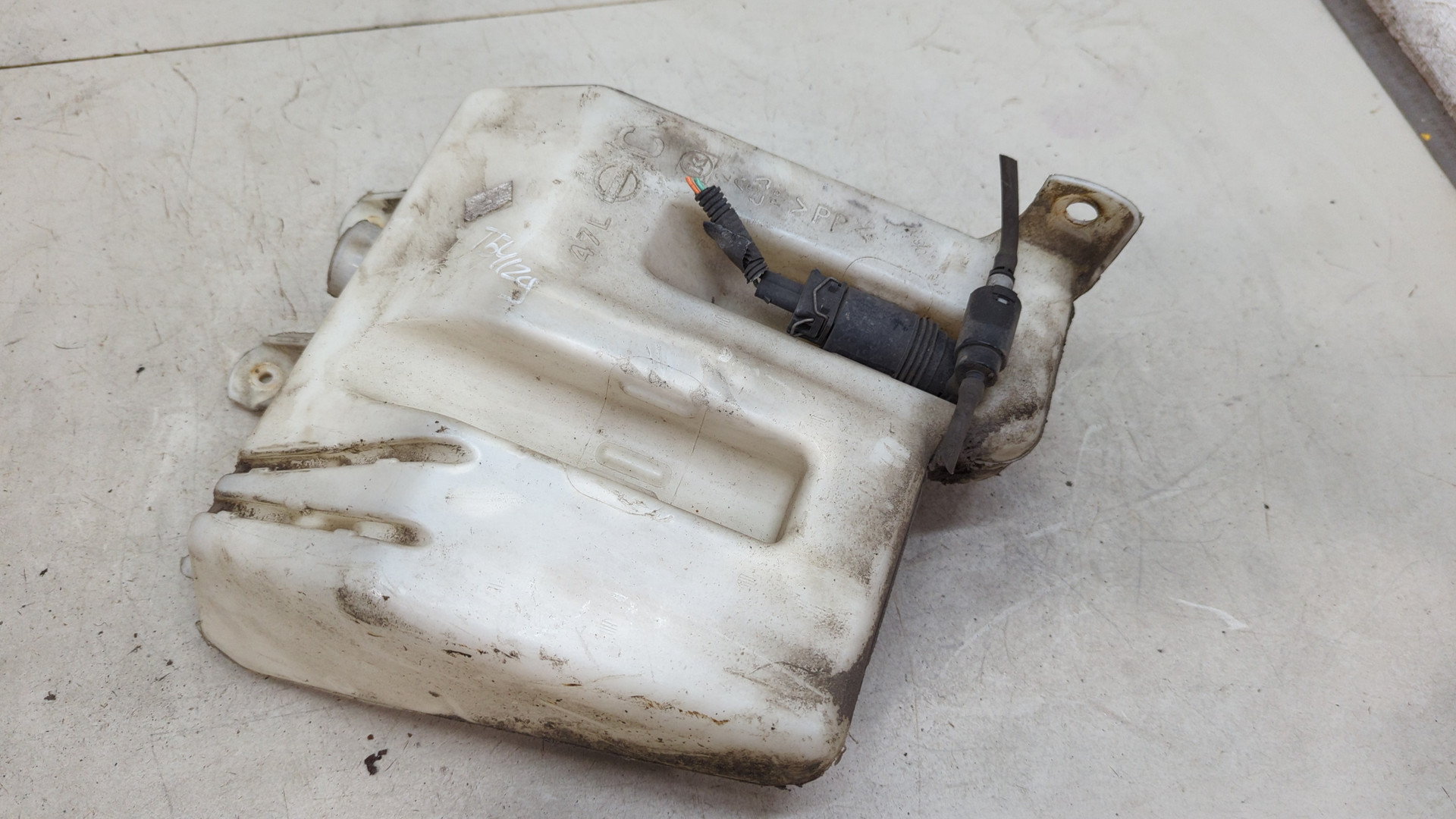 Бачок омывателя лобового стекла