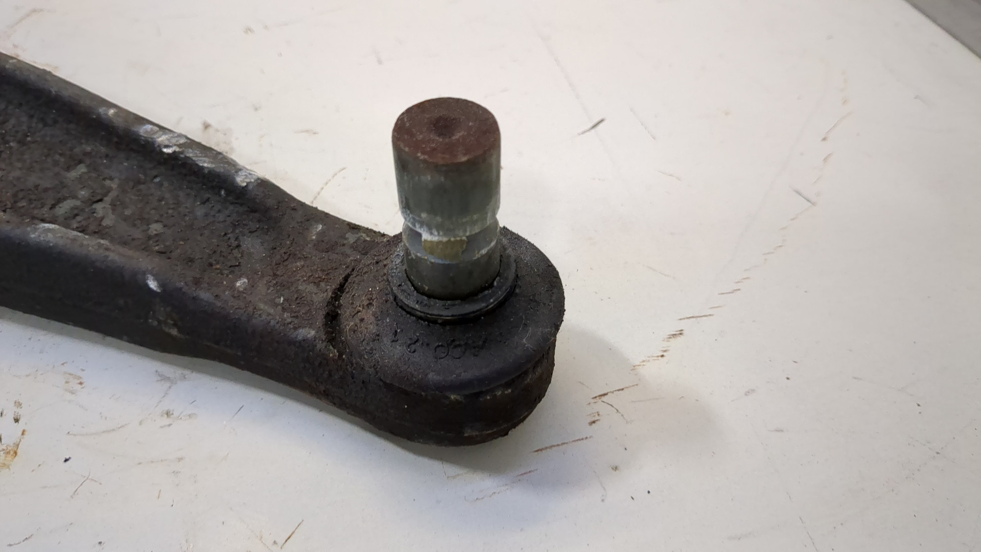 Рычаг передний правый