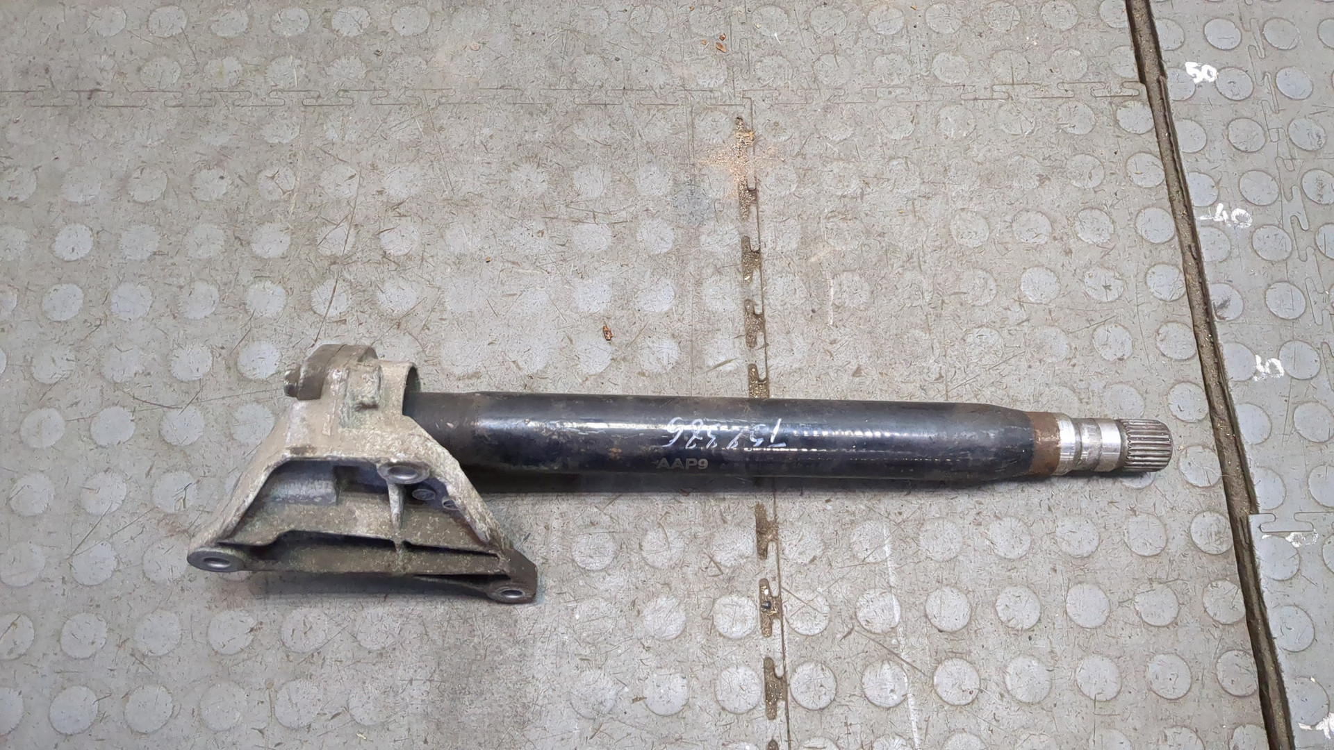 Полуось передняя правая