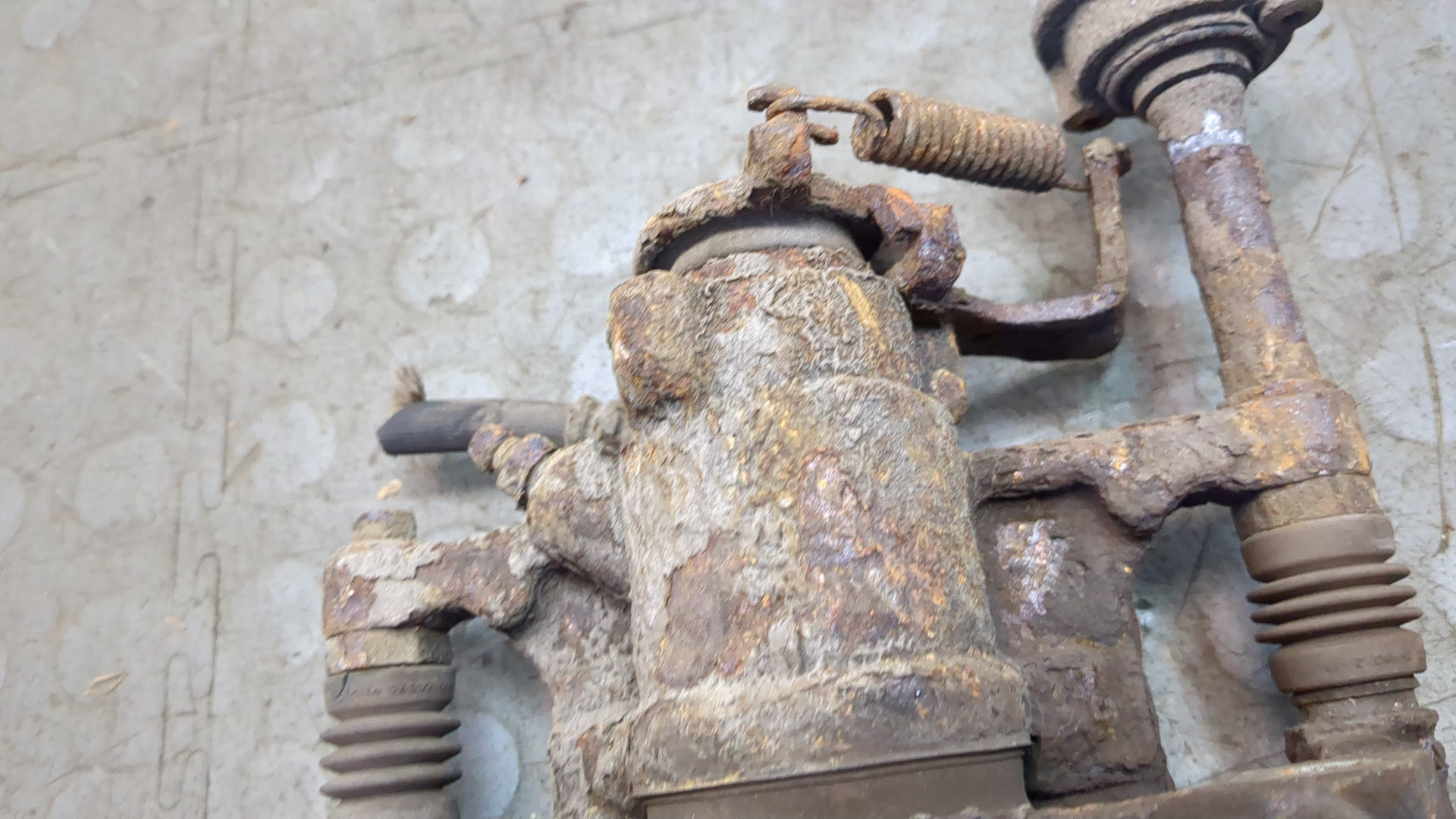 Суппорт задний правый