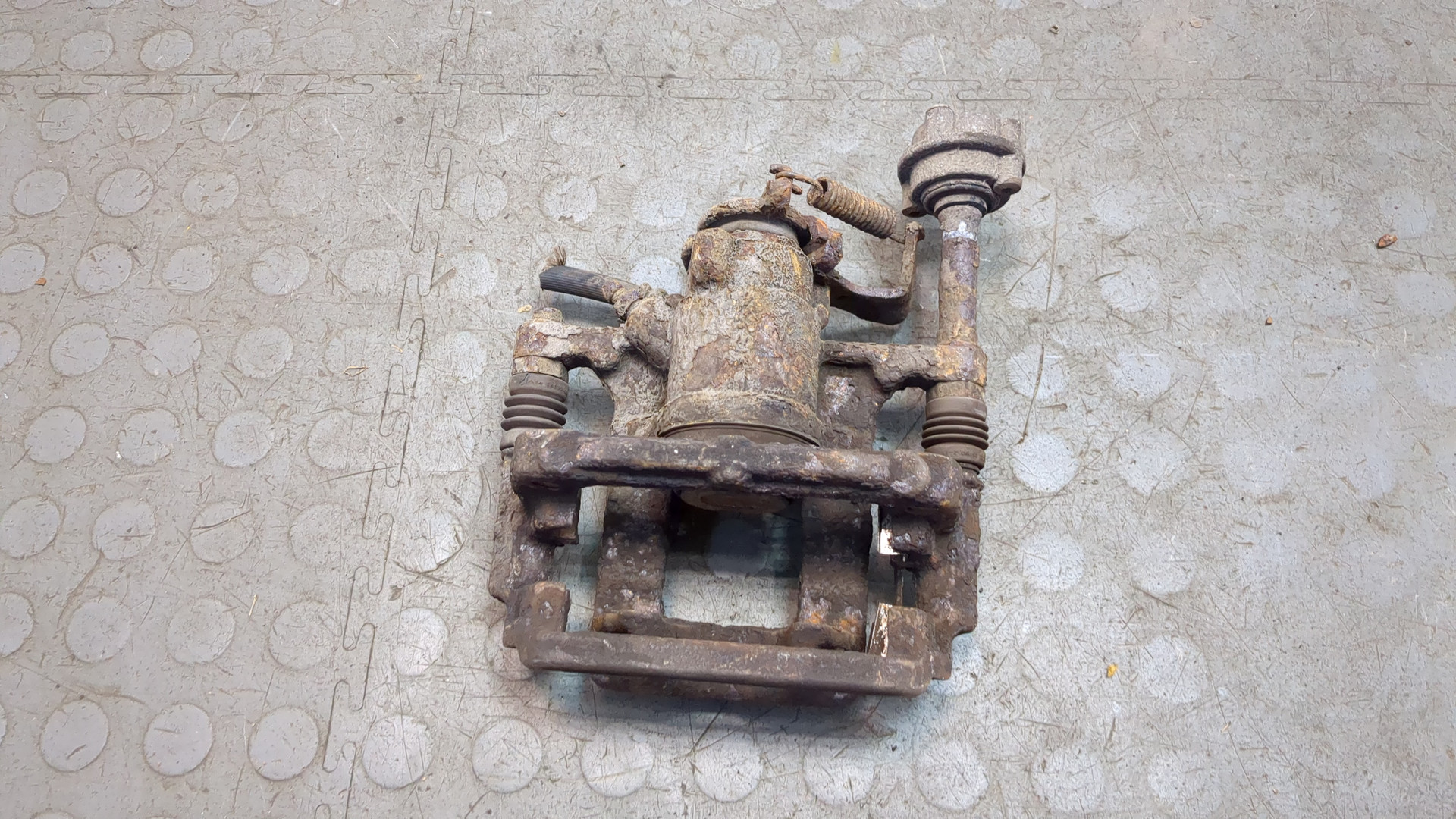 Суппорт задний правый