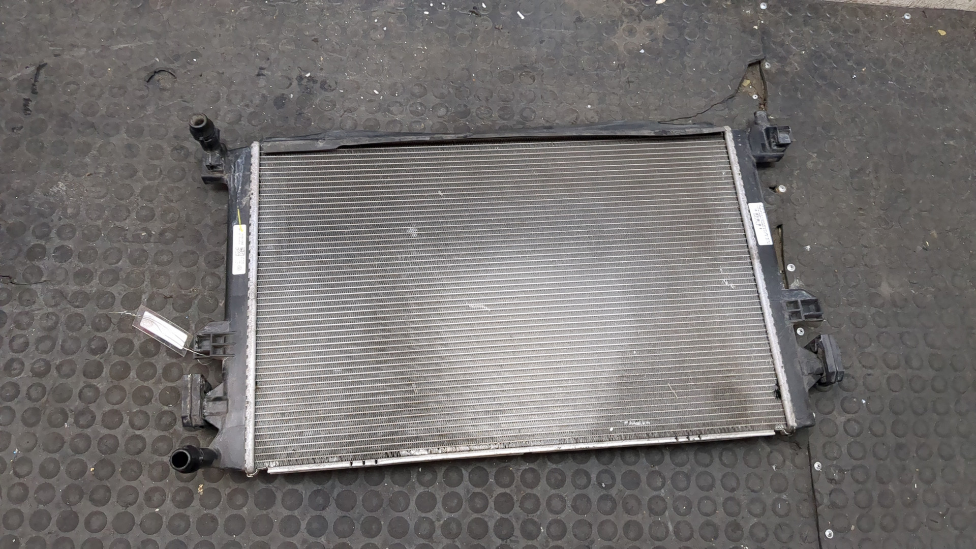 Радиатор охлаждения двигателя основной