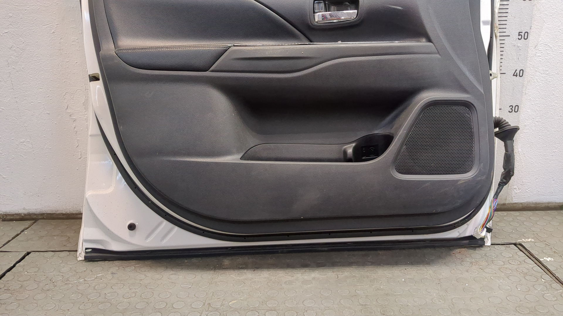 Дверь передняя левая