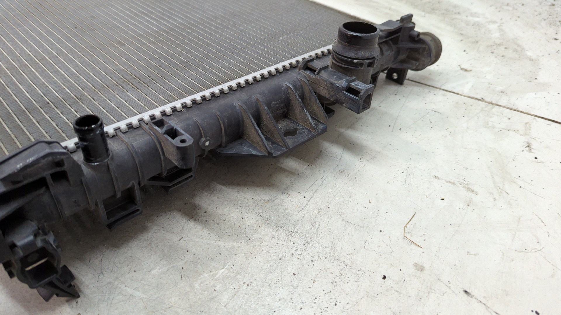 Радиатор охлаждения двигателя основной