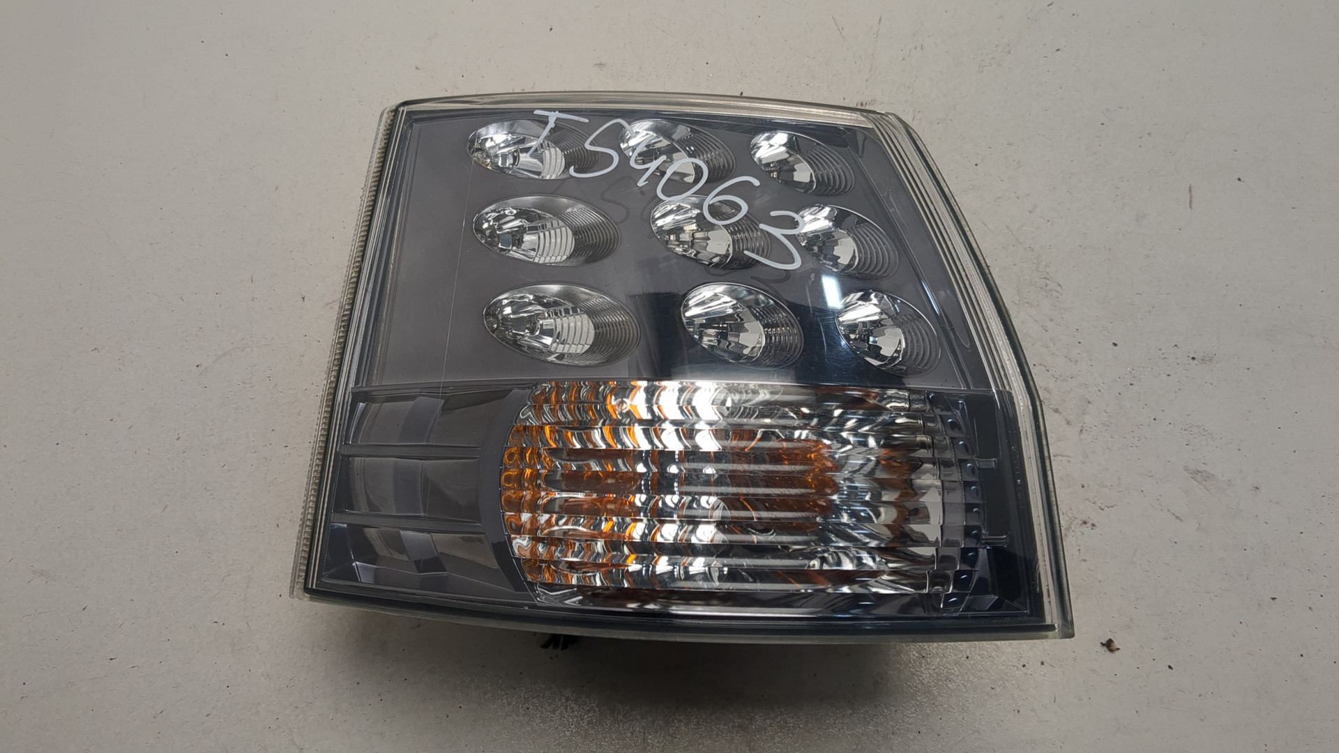 Фонарь задний левый