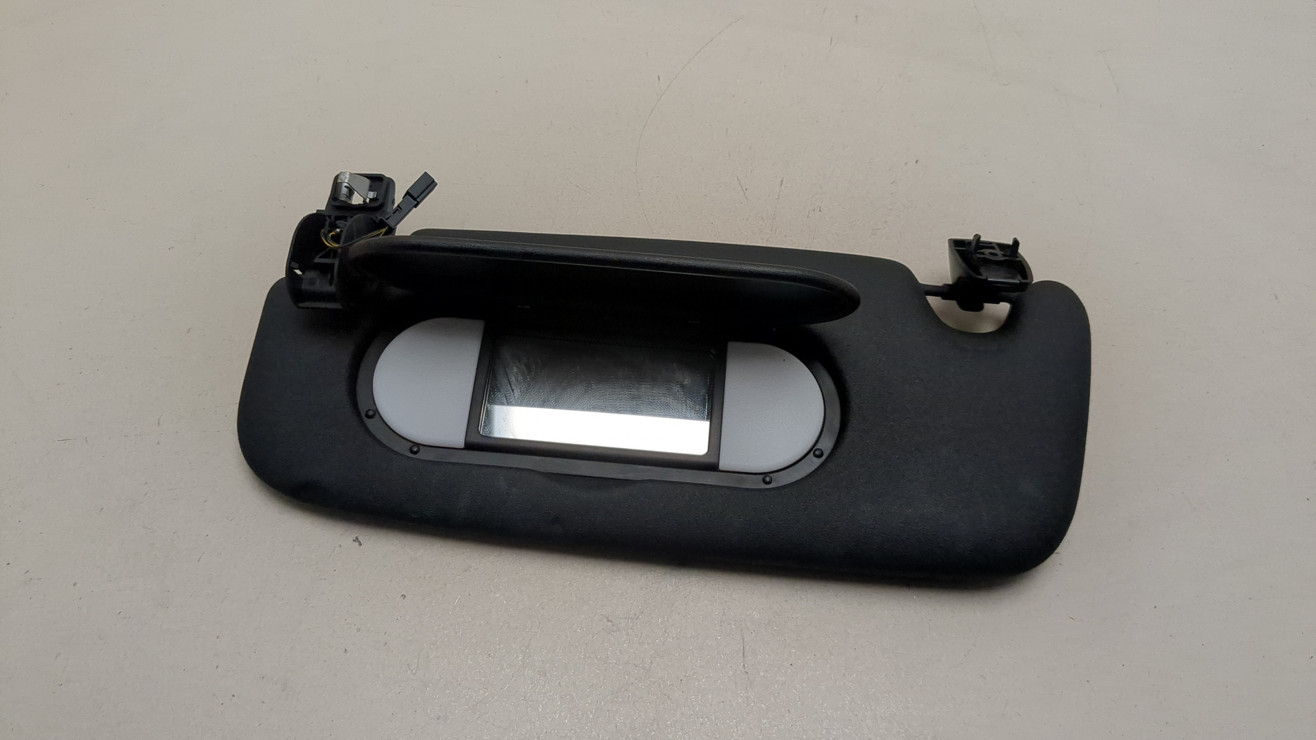 Козырек солнцезащитный